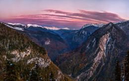 Twilight over the Valley. / ***