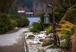 In an old park there lived a lantern ... / ***