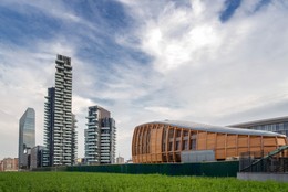 Milano | Piazza Gae Aulenti / Skyliner im neuen Viertel Porta Nouva. Architekt des höchsten Gebäudes von Italien, das Unicredit-Hochhaus, ist der argentinische Architekt César Pelli, siehe unter mehr 

Fotos in Mailand unter:
http://photobaechler.ch/Staedte,%20Reisen,%20Ferien/Milano/index.
html