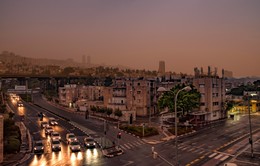 Twilight in the rain / ***