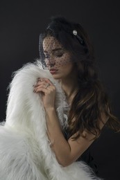 The girl in the veil / ***