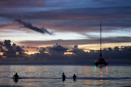 &nbsp; / Kurz nach Sonnenuntergang in der Bucht Anse Beau Vallon, Mahé, Seychellen