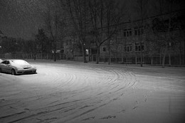 Urban Landscape with a lantern and a blizzard / ***