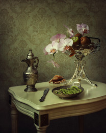 Still life with orchid and kiwi / ***
