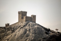 Old Fortress / ***