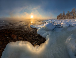 Icy shore. / ***