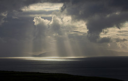 IRLAND / In Irland ändert sich das Wetter in kürzester Zeit. Hier kurz vor einem Unwetter.
Eine halbe Stunde später schien die Sonne wieder.