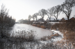 OLFEN im MÜNSTERLAND / Ein Wintermorgen an der &quot;ALTEN FAHRT&quot; in meinem Heimatort Olfen im Münsterland.
Auch wenn hier noch alles rhte, ich war unterwegs mit meiner Kamera.