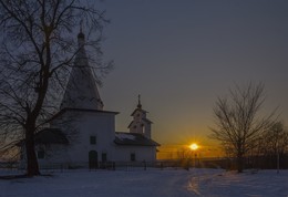 A quiet evening. / ***