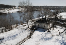 House by the River / ------