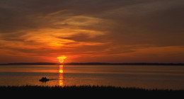 USEDOM / Sonnenuntergang am Achterwseer auf Usedom.