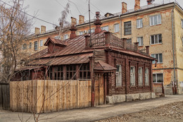 An old house. / ***