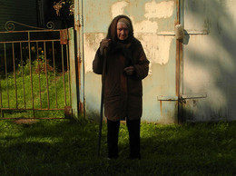Old woman / [img]http://i023.radikal.ru/1604/95/70ab292b9650.jpg[/img]
