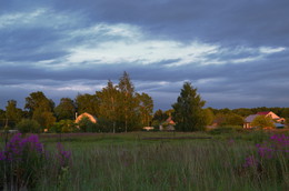 Evening in the village / ***