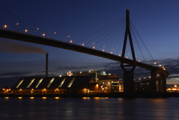 Köhlbrandbrücke Hamburg / Die Köhlbrandbrücke ist die derzeit zweitlängste Straßenbrücke Deutschlands.