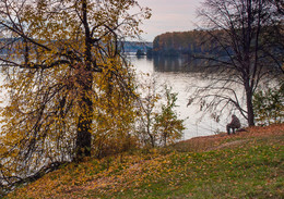 Fisherman and autumn / ***