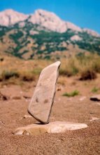 Wonders of equilibrium, or sand sailing ... / ***