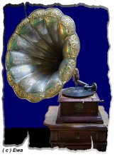 An old gramophone. / ***