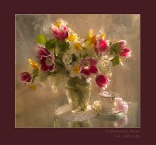 Spring bouquet of pink tulips. / ***