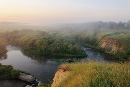 Dawn on the river. / ***