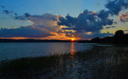 Evening on the lake / ***