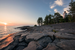 Lighthouse / ***