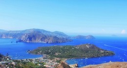 Isola Vulcano / Le Isole Eolie (Ìsuli Eoli in siciliano), dette anche Isole Lipari, sono un arcipelago dell'Italia appartenente all'arco Eoliano, in Sicilia.