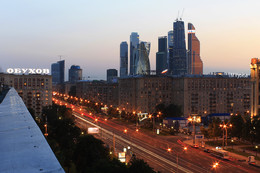 the city does not sleep / ***