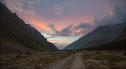 On the way to the sunset / ***
