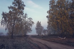On the roads of autumn. / ***