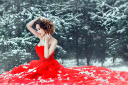 The girl in red / ***