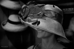 Straw Hat / ***