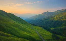 Mountain road / ***