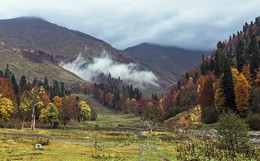 Autumn in the mountains. / ***