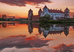 Mir Castle / ***