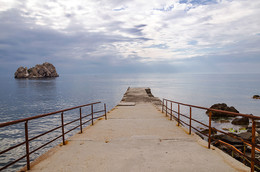 Old pier / ***