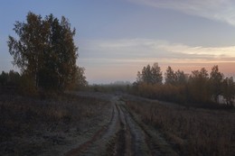 On the roads of autumn. / ***