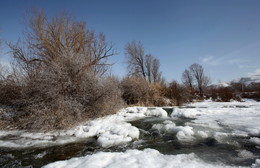 Mountain river / ***