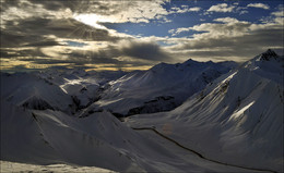 Mountain road / ***