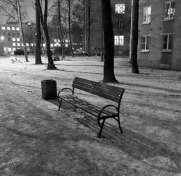 Bench / ***