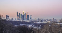 Moscow in the evening / ***