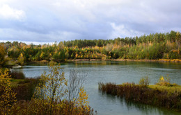 Autumn on the forest lake / ***