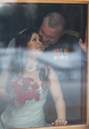 Through the glass / ***