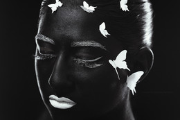 B&amp;W / ***