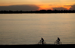 Evening Promenade / ***