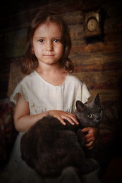 Girl with a Cat / ***