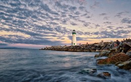 Breakwater Light / ***