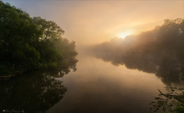 Dawn on the river. / ***