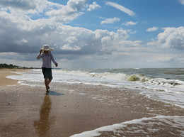 Girl and Sea / ***