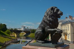 Leo / ***